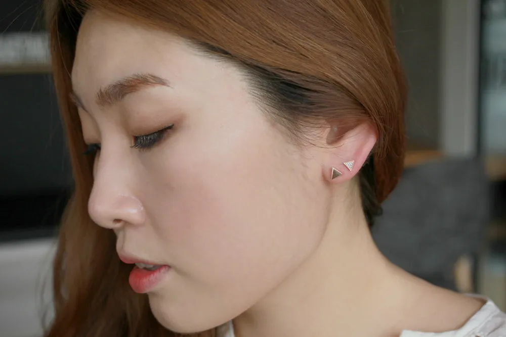 14k Solid Gold Triangle Heart Helix Cartilage Internally Threaded Flat Back Earring Labret Stud