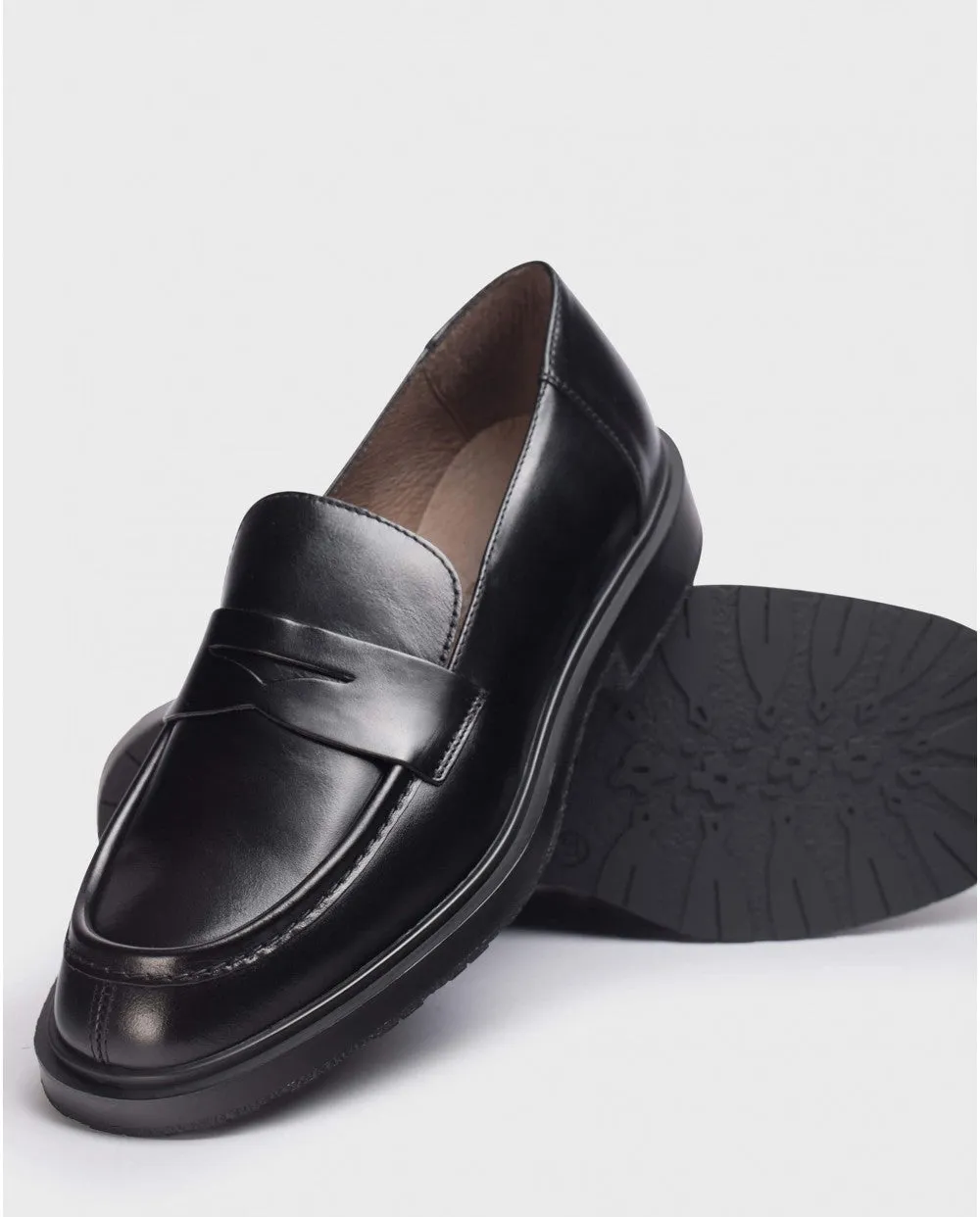 B9104 Black Flat Moccasin