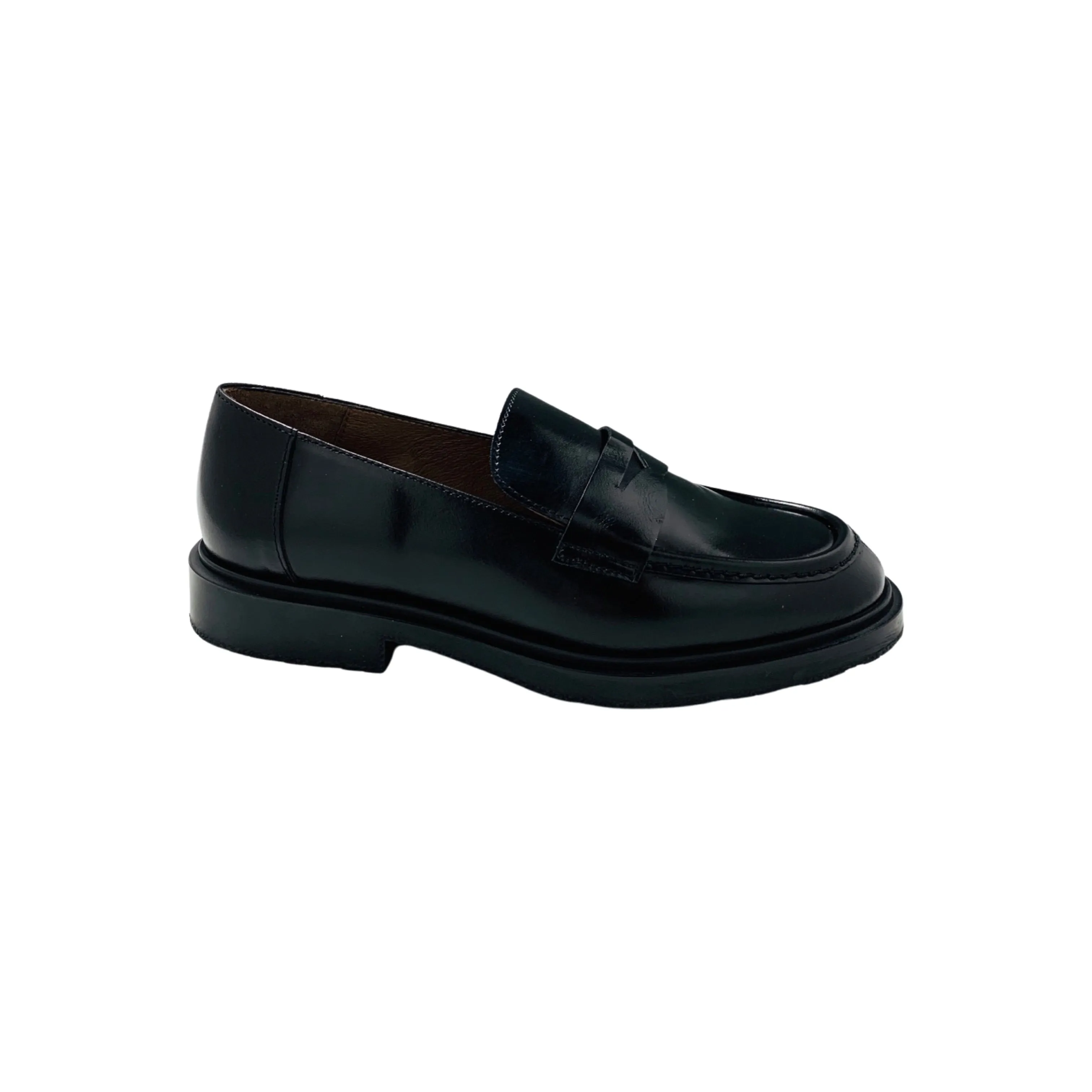 B9104 Black Flat Moccasin