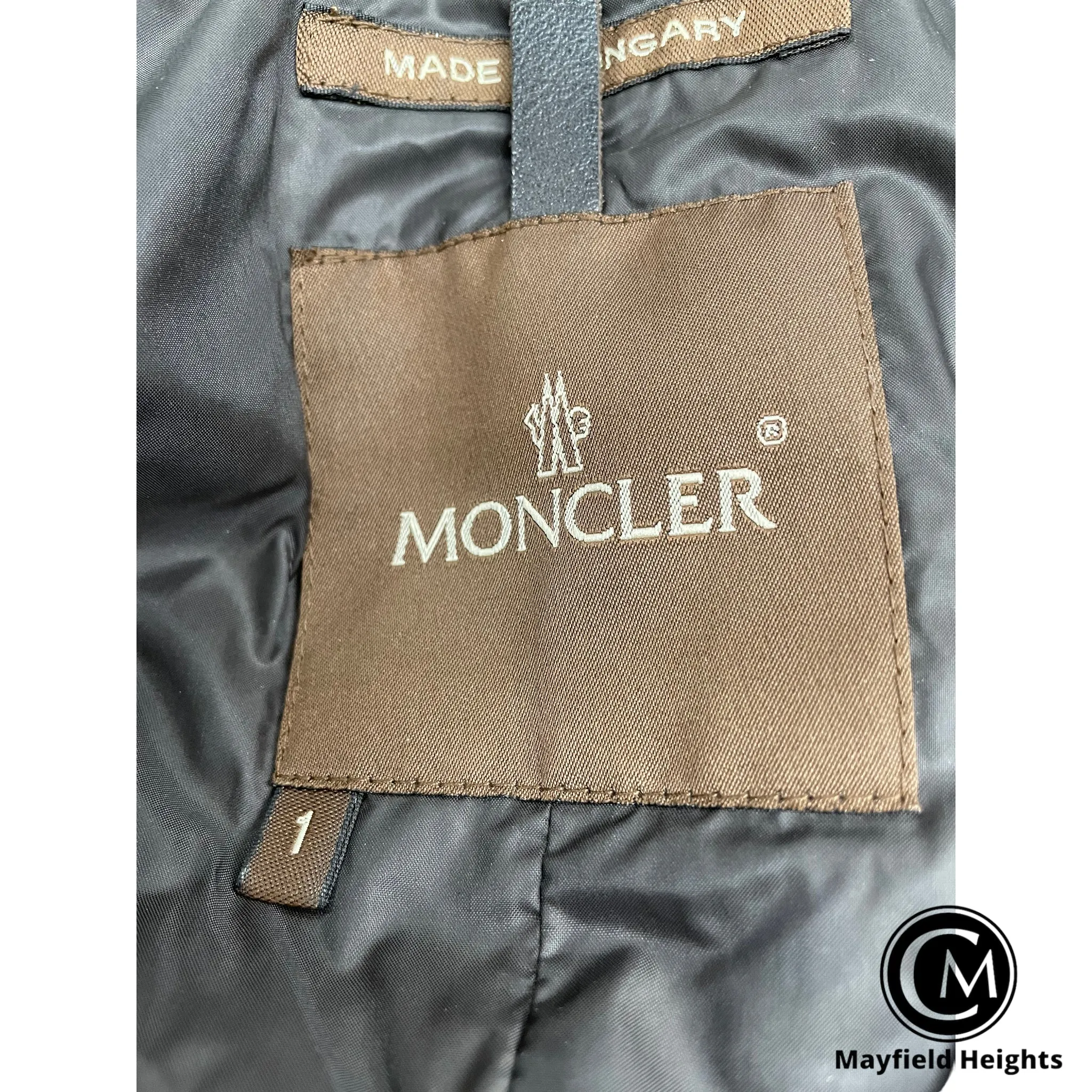 Moncler Coat Designer - Size Small.