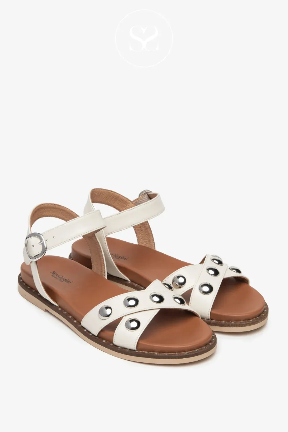 CREAM LEATHER FLAT SANDALS-NERO GIARDINI