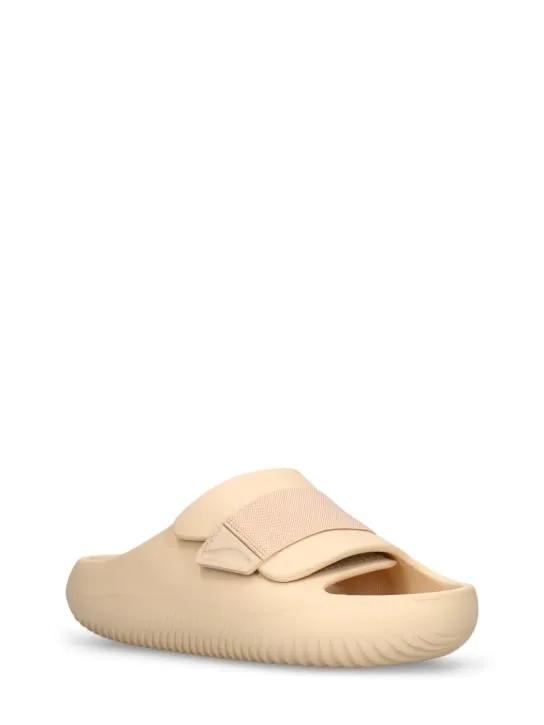 Crocs   Mellow luxe slides 