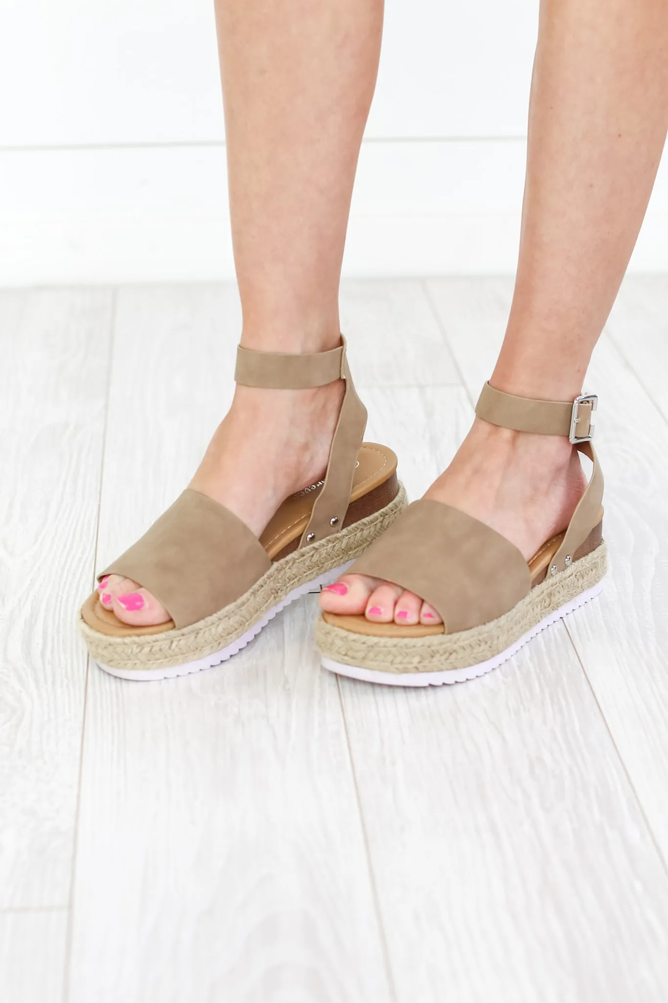 Izzy Sandals - Stylish Women's Summer Shoes