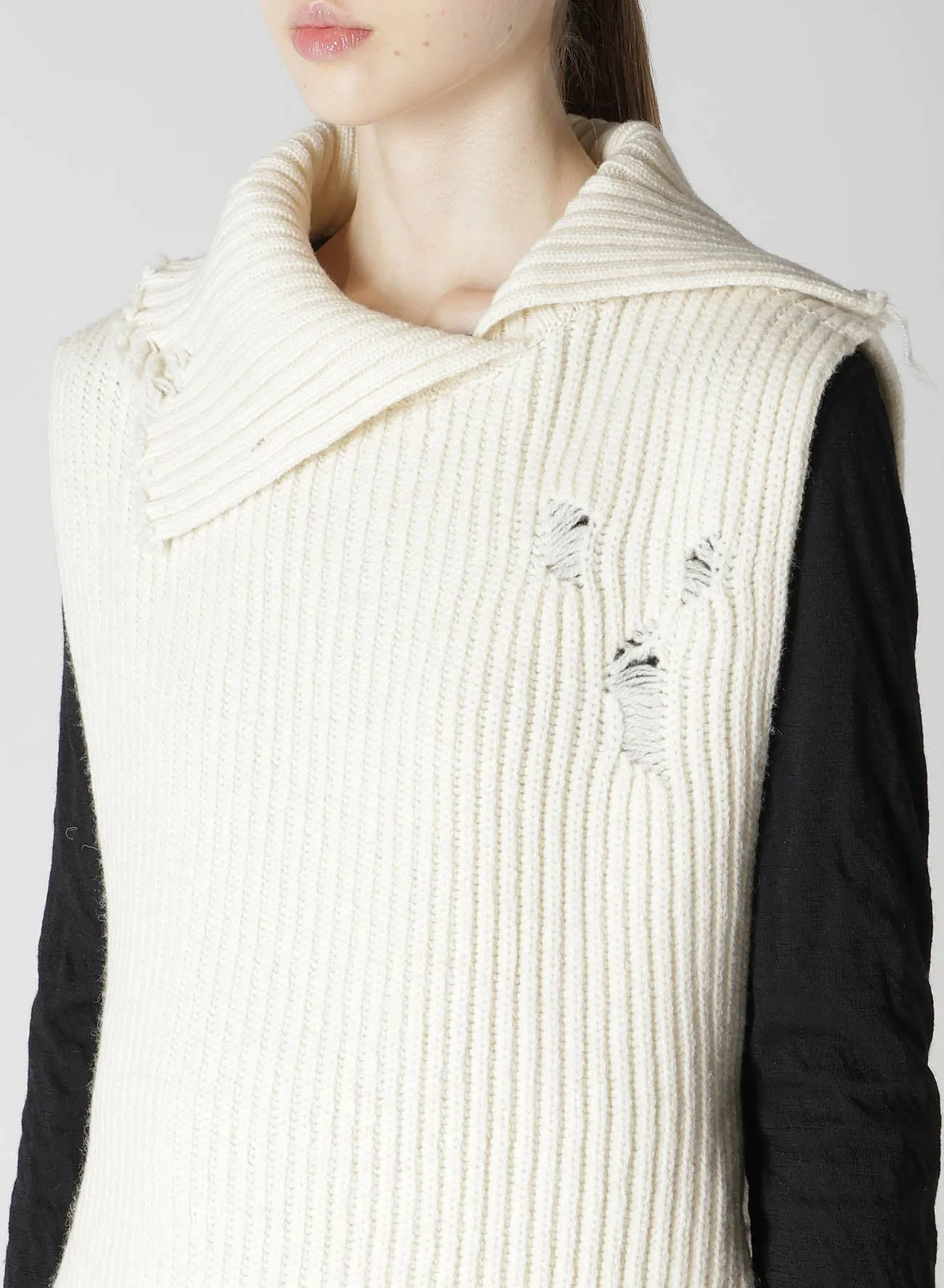 LAMB WOOL DAMAGED KNIT VEST