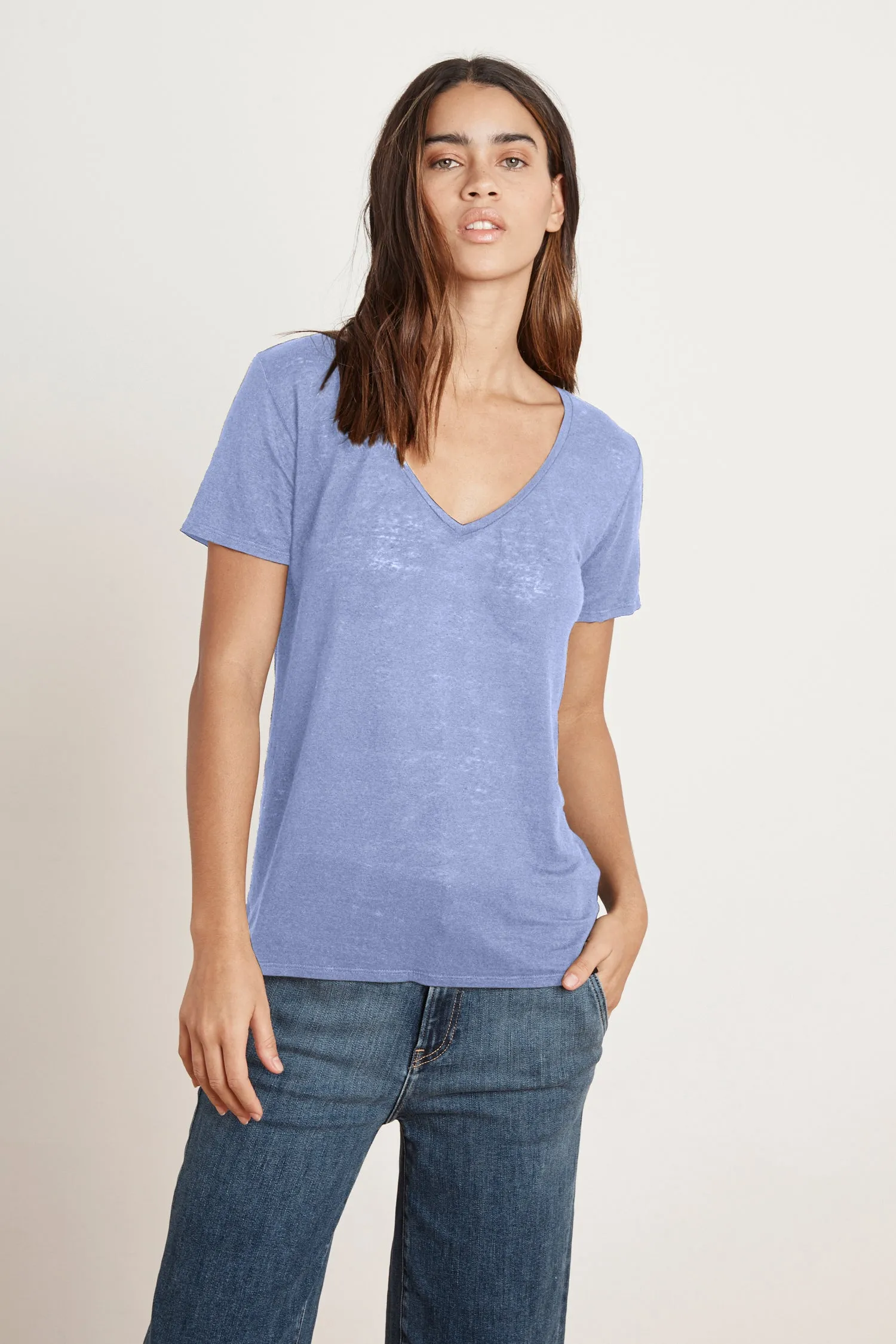 LAWANA LINEN KNIT V-NECK TEE IN DALI