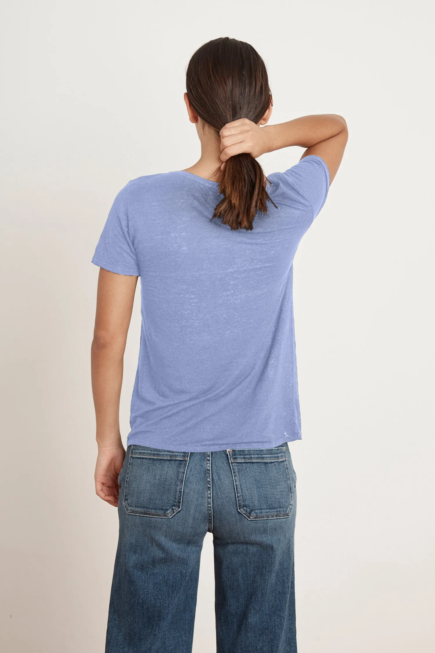 LAWANA LINEN KNIT V-NECK TEE IN DALI