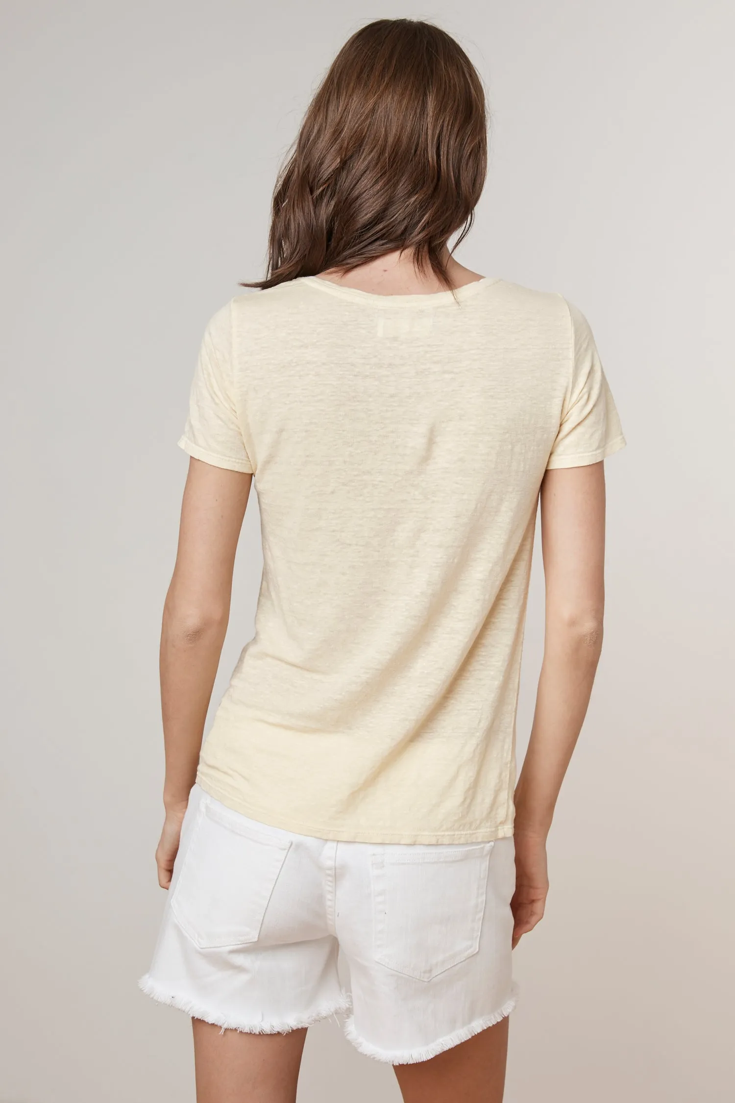 LAWANA LINEN KNIT V-NECK TEE IN TART