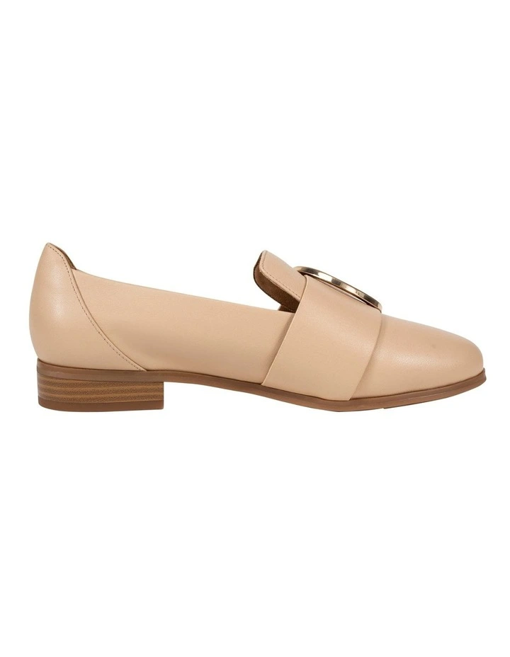 Lexy Flat Shoe in Latte