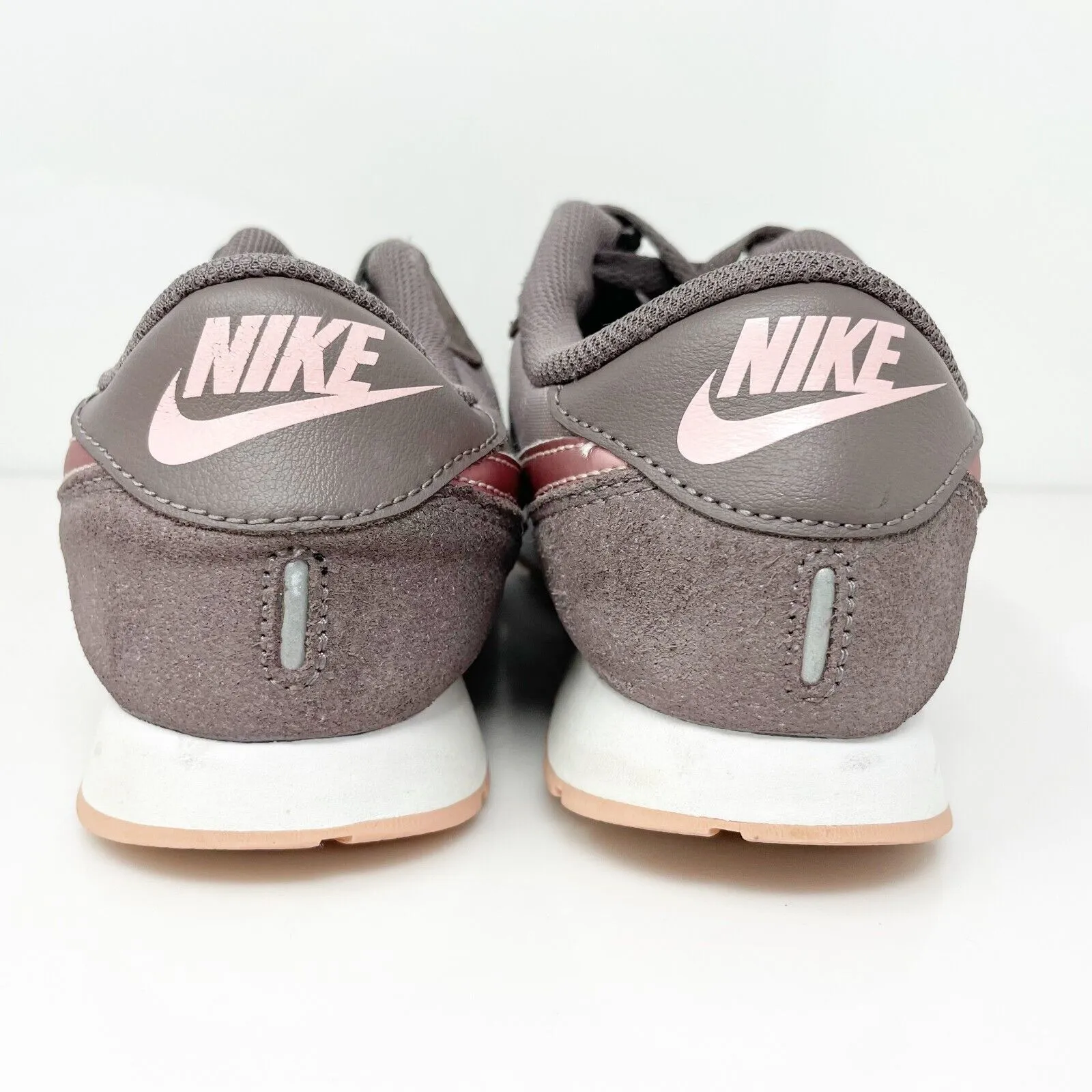 Nike Boys MD Valiant CN8558-200 Gray Running Shoes Sneakers Size 6.5Y