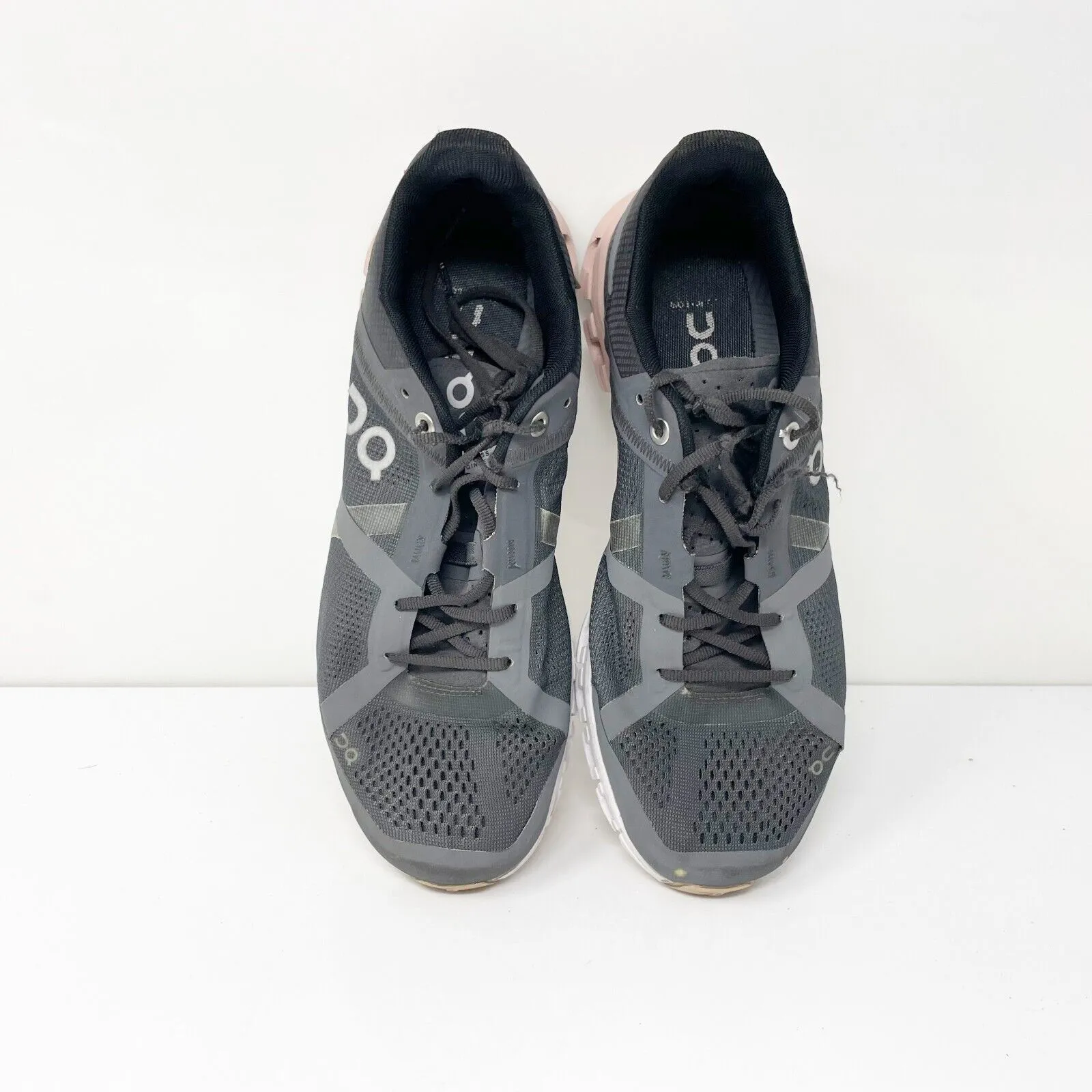 On Womens Cloudflow Gray Running Shoes Sneakers Size 8.5