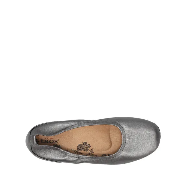 Taos Women's Chit Chat Flat