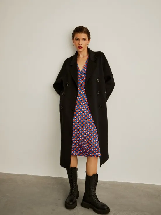 Trench coat with waist tie.