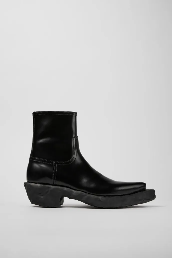 Black Leather Boots with Venga