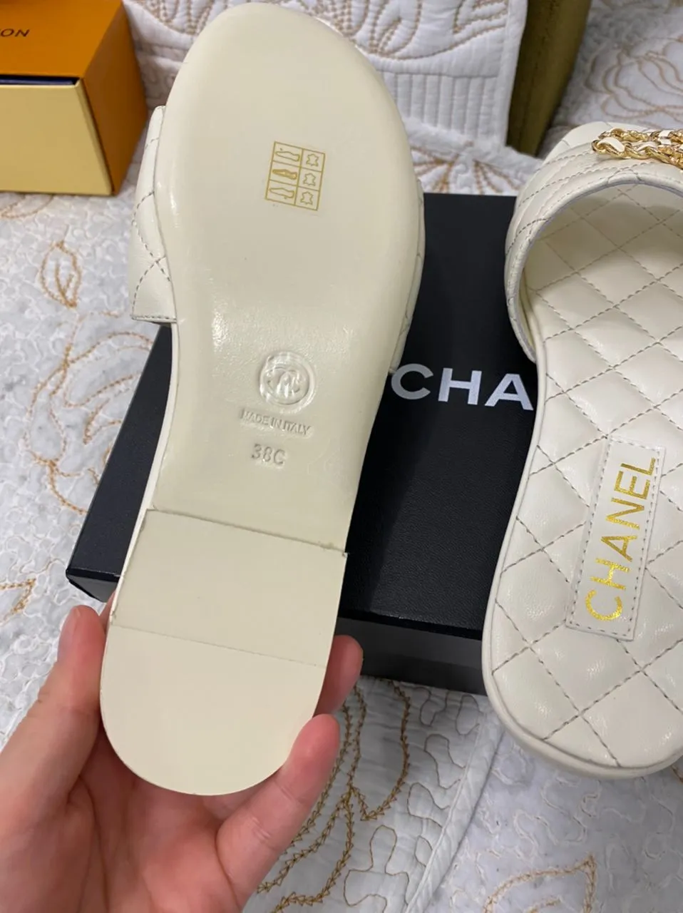 White Chain Coco Slides