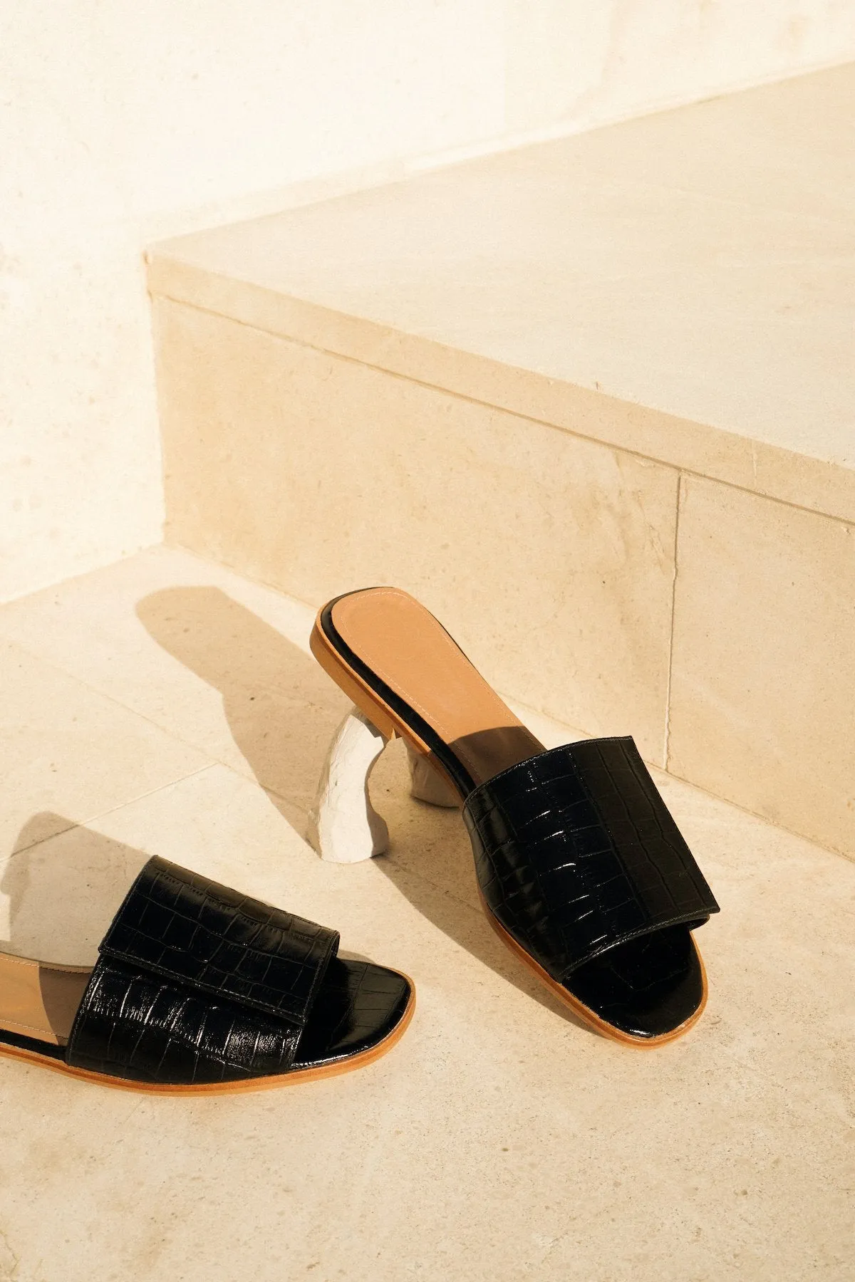 Yola Leather Croco Black Flat Sandals